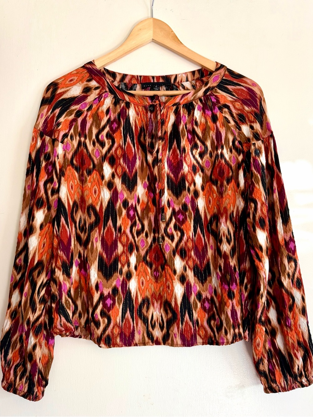 Jane + Delancey Ikat Print Split V-Neck Blouse Sz M